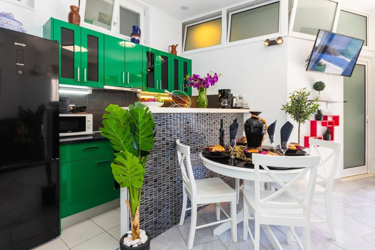 Apartment By The Way Hot Tub And Free Parking ดูบรอฟนิก ภายนอก รูปภาพ