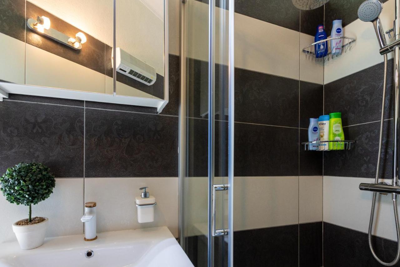 Apartment By The Way Hot Tub And Free Parking ดูบรอฟนิก ภายนอก รูปภาพ
