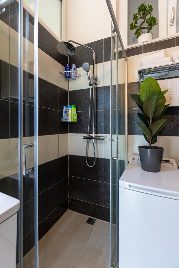 Apartment By The Way Hot Tub And Free Parking ดูบรอฟนิก ภายนอก รูปภาพ