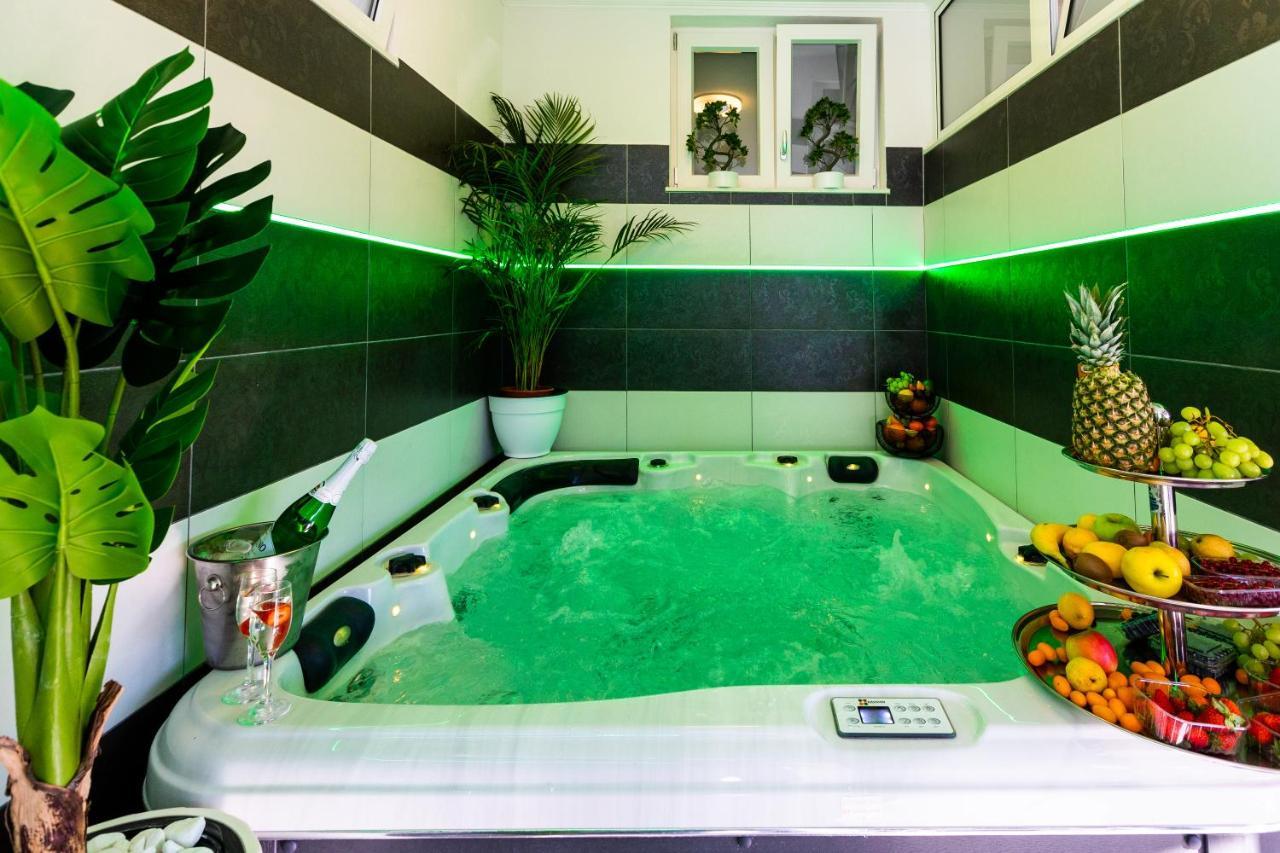 Apartment By The Way Hot Tub And Free Parking ดูบรอฟนิก ภายนอก รูปภาพ
